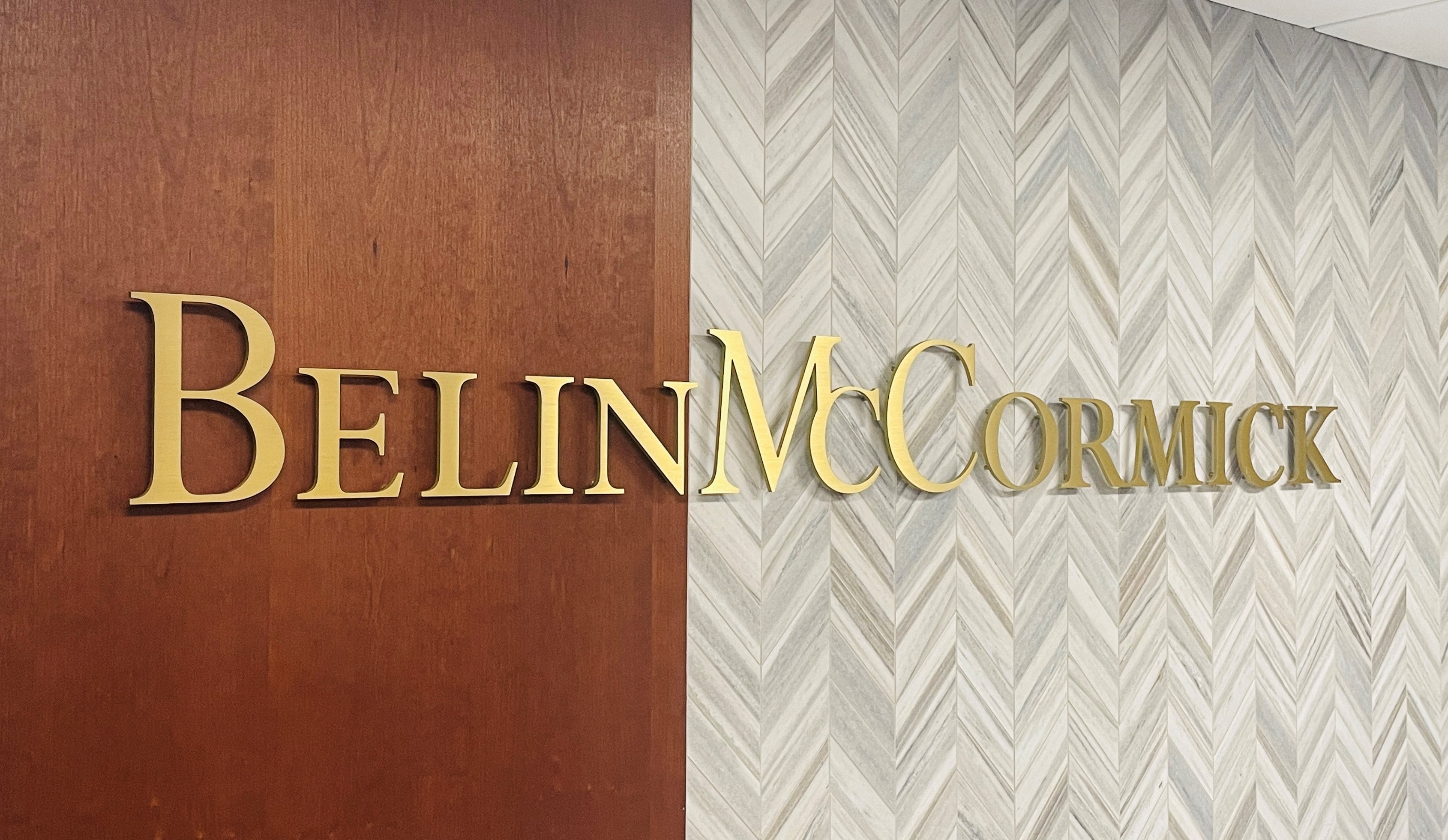 An image of gold letters on a wall spelling out "Belin 